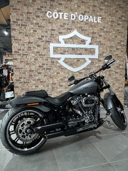 SOFTAIL BREAKOUT 1868