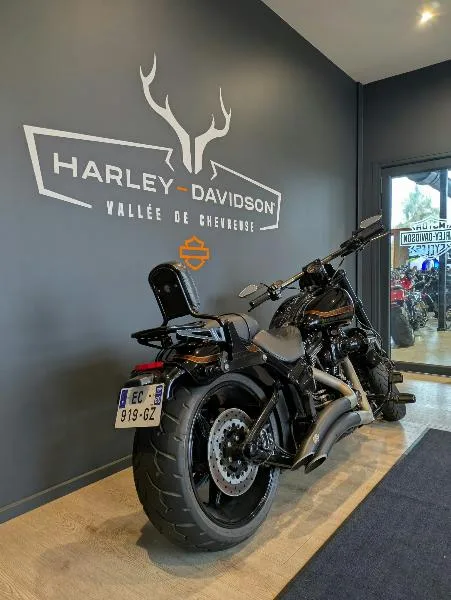 SOFTAIL BREAKOUT 1800 PRO STREET CVO