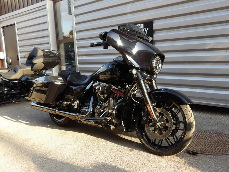 TOURING STREET GLIDE 1923 CVO 