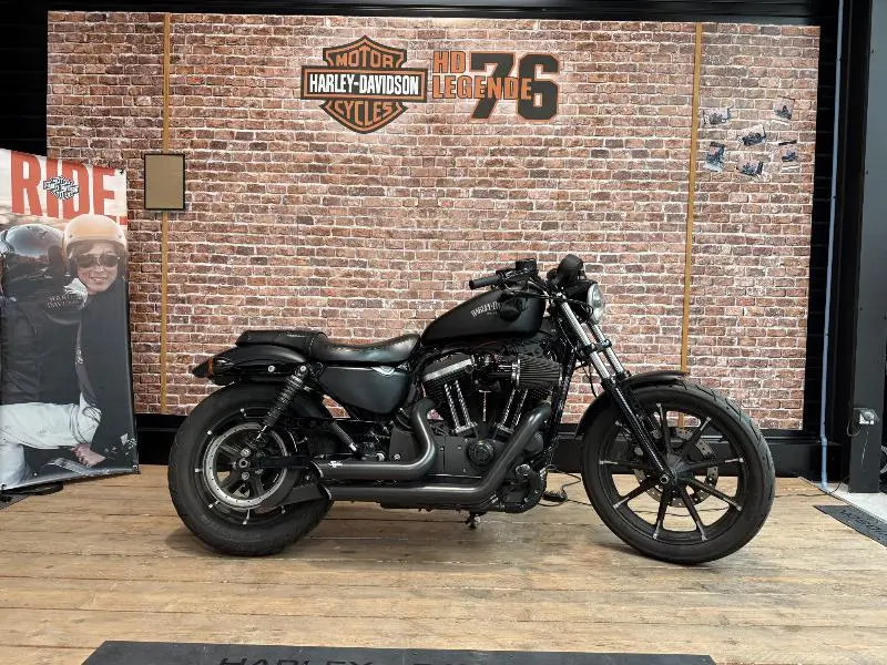 SPORTSTER IRON 883