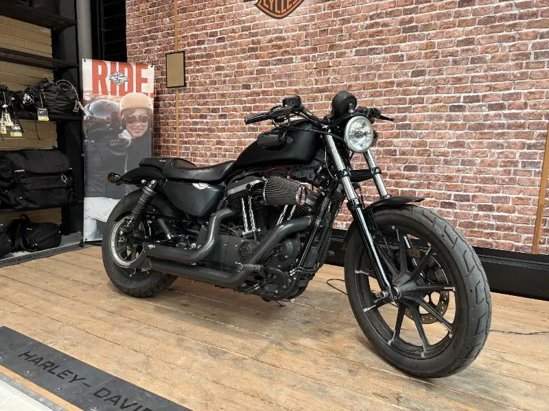 SPORTSTER IRON 883