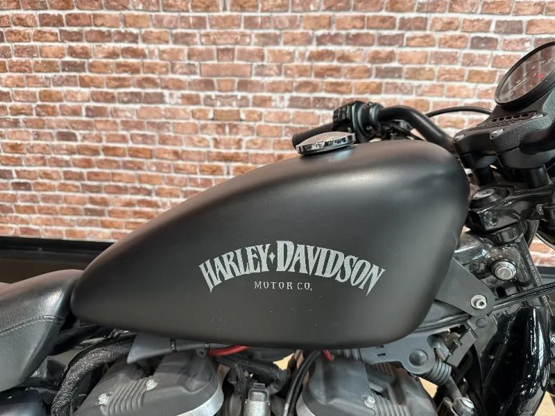 SPORTSTER IRON 883
