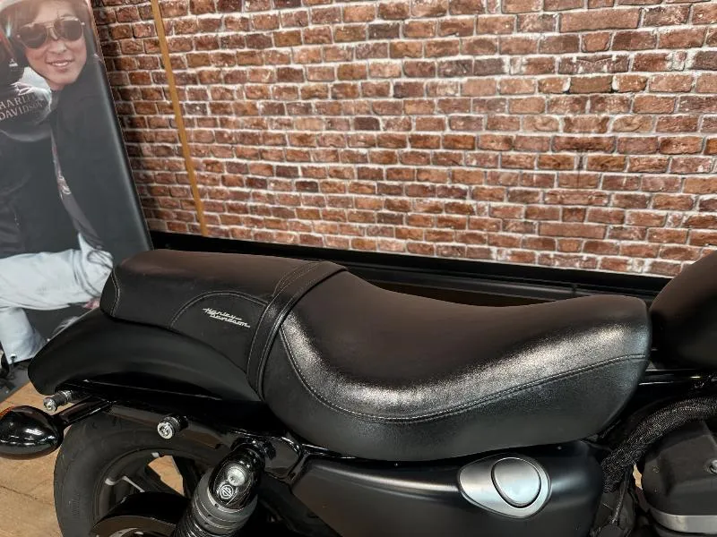 SPORTSTER IRON 883