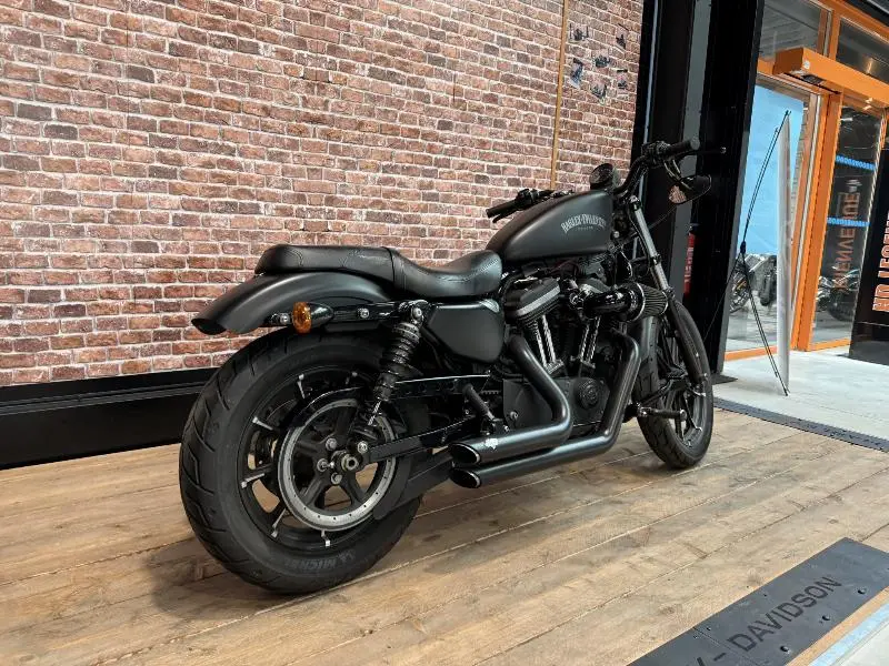 SPORTSTER IRON 883