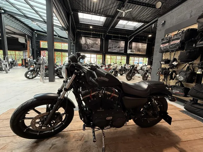 SPORTSTER IRON 883