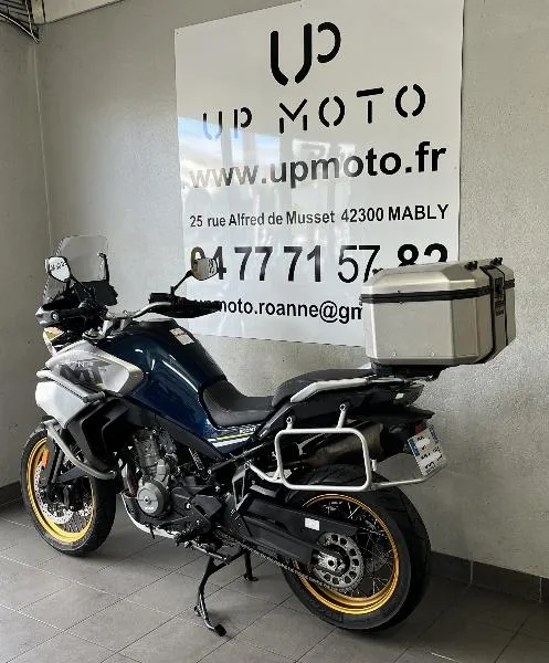 MT 800 TOURING