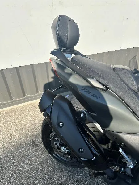 XP TMAX 560