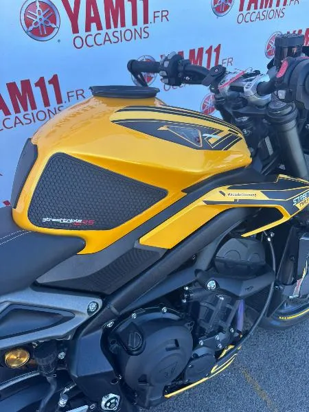 STREET TRIPLE 765 RS