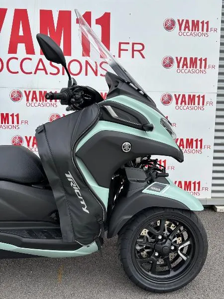 TRICITY 300