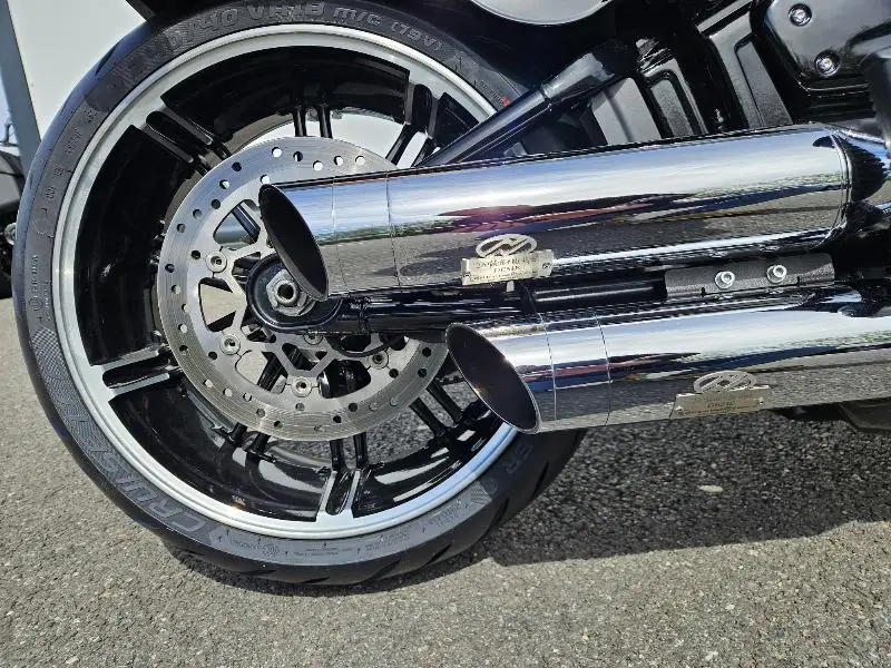 SOFTAIL BREAKOUT 1800