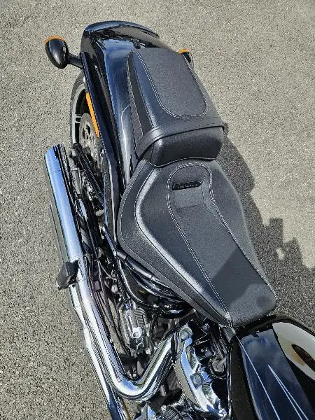 SOFTAIL BREAKOUT 1800