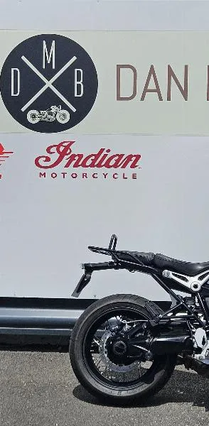R NineT