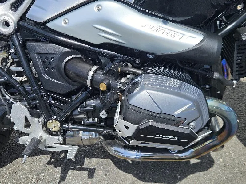R NineT