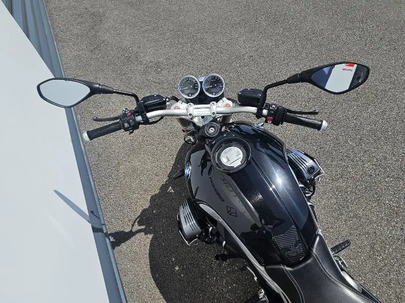 R NineT