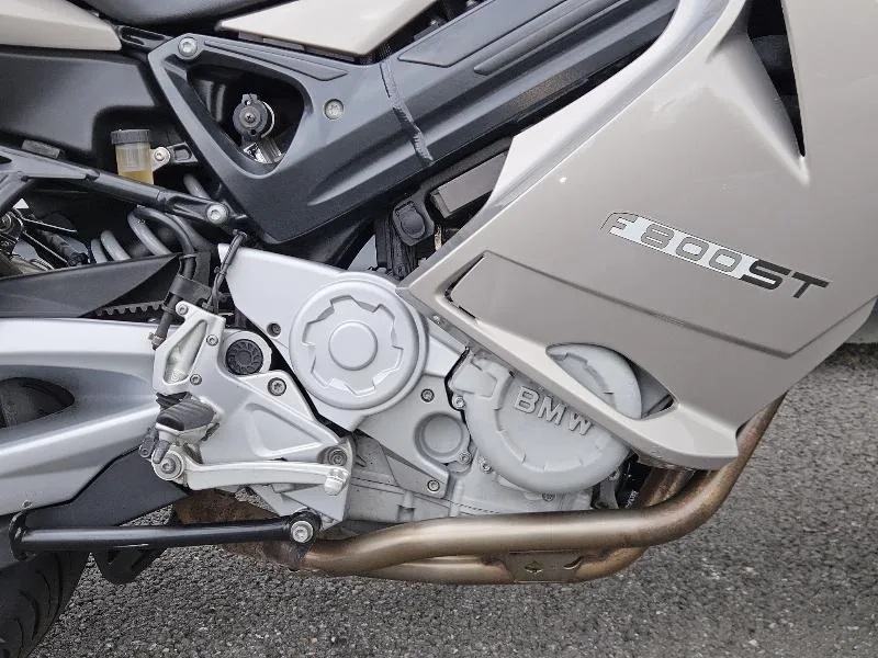 F 800 ST