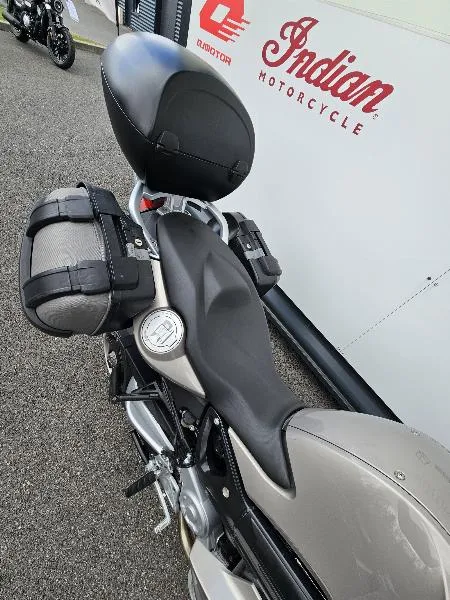 F 800 ST