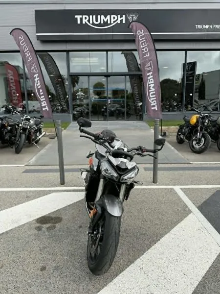 STREET TRIPLE 765 RS
