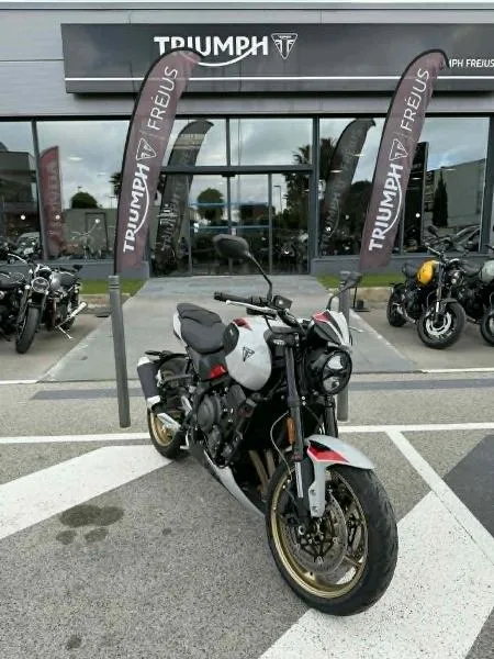 TRIDENT 800