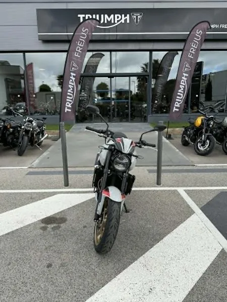 TRIDENT 800