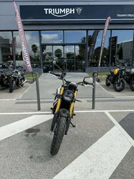 SCRAMBLER 900