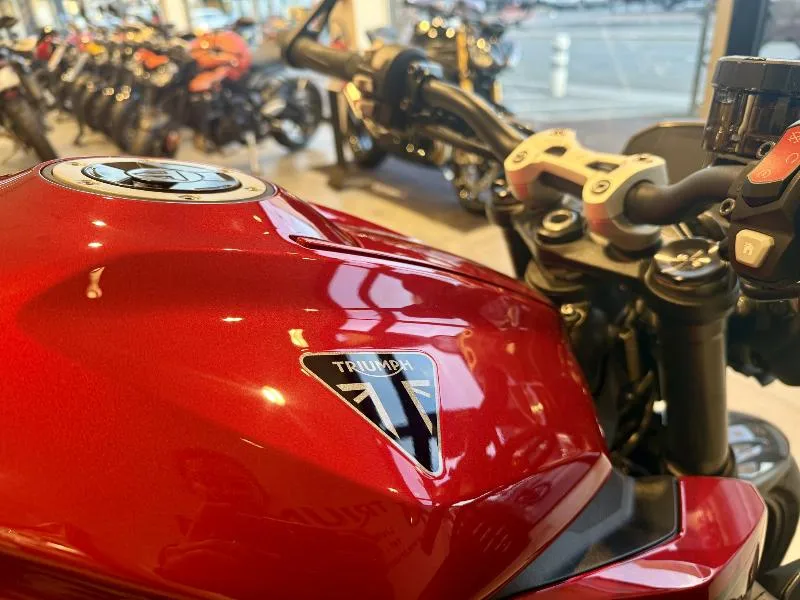 STREET TRIPLE 765 RS