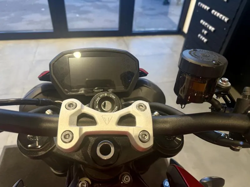 STREET TRIPLE 765 RS