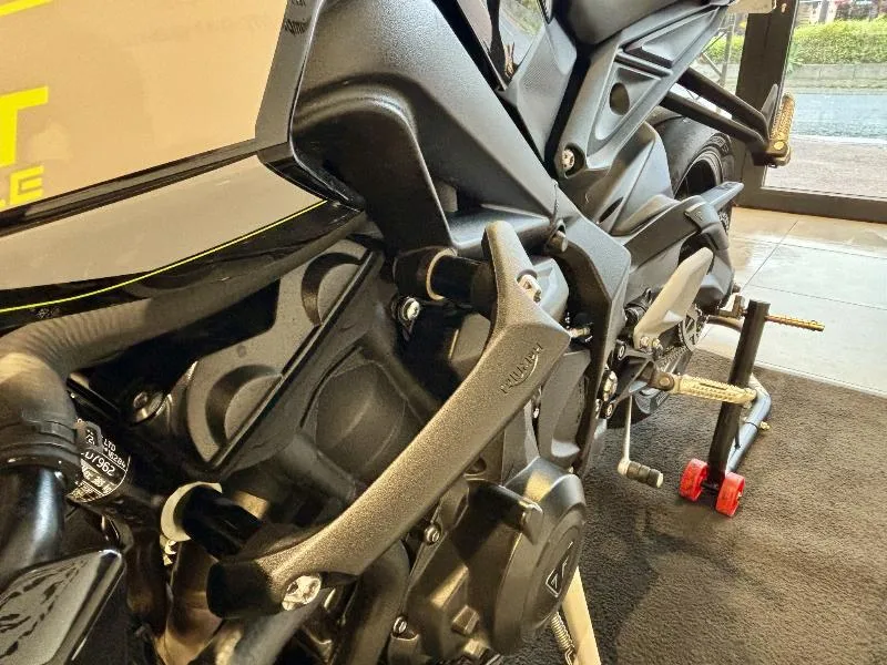 STREET TRIPLE 765 RS