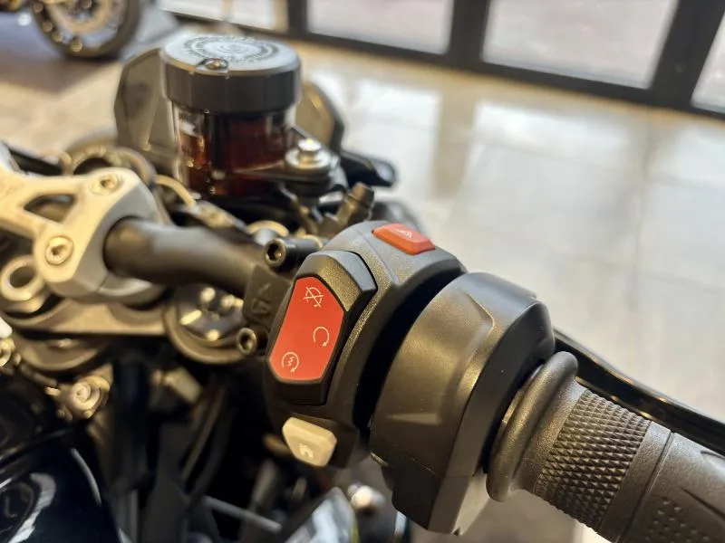 STREET TRIPLE 765 RS