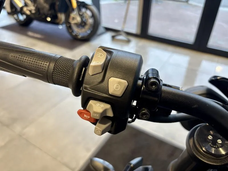 STREET TRIPLE 765 RS