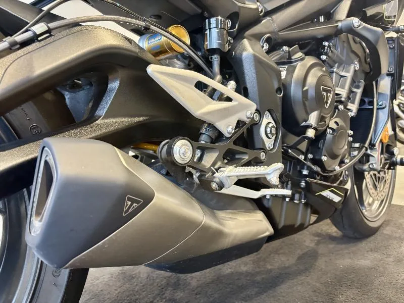 STREET TRIPLE 765 RS