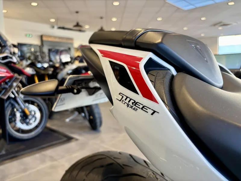 STREET TRIPLE 660 S