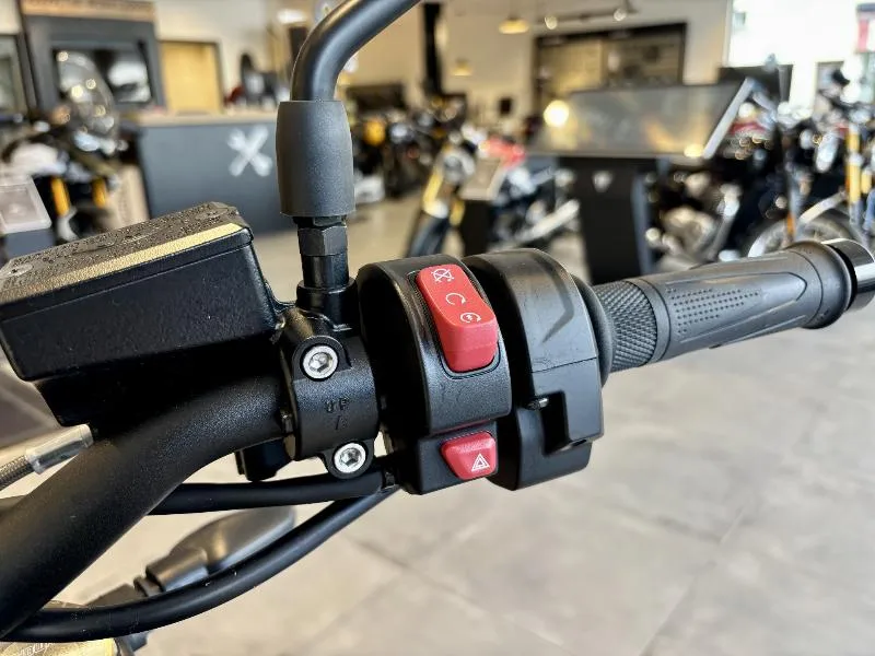 TRIDENT 800