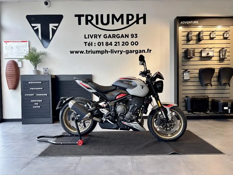 TRIDENT 800