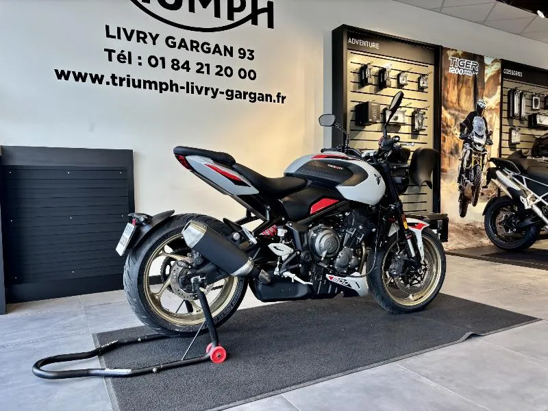 TRIDENT 800