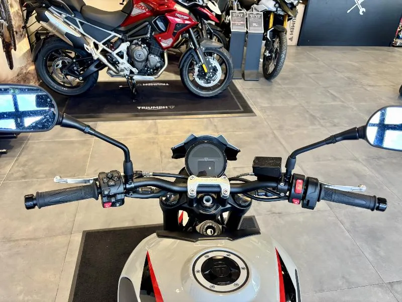 TRIDENT 800