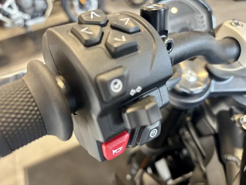 STREET TRIPLE 765 R A2