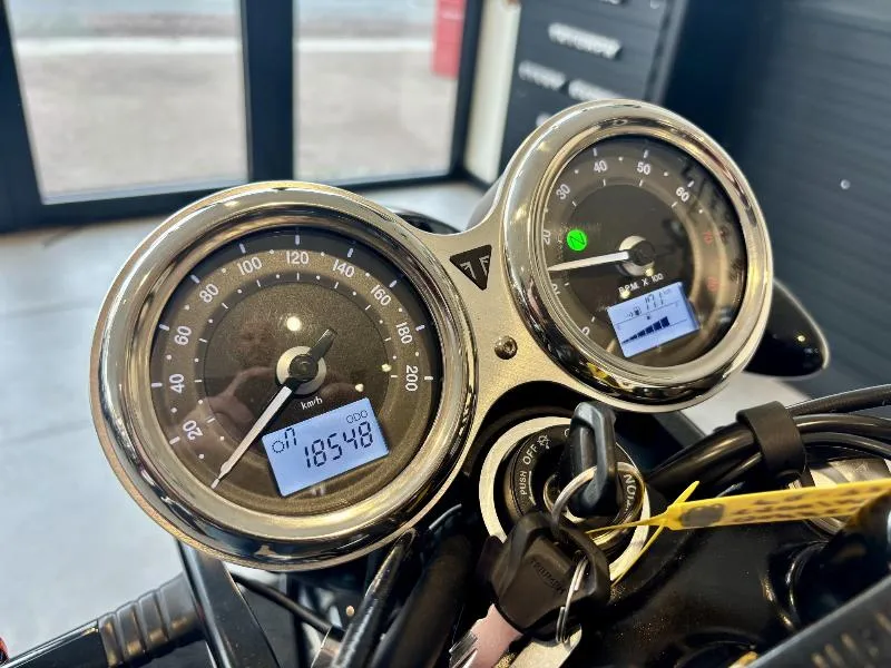Bonneville T100