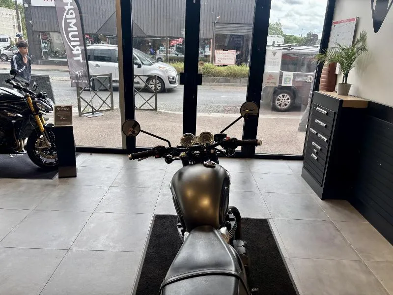 Bonneville T100