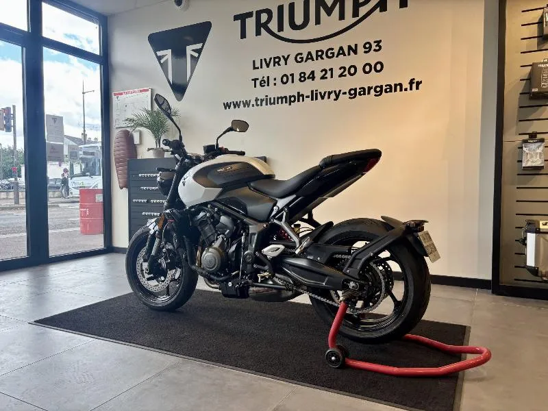 TRIDENT 660