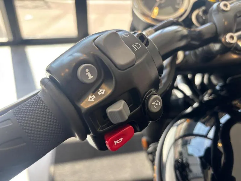 Bonneville T120 Black