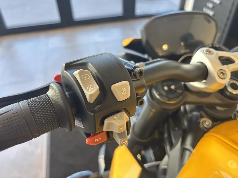 STREET TRIPLE 765 RS