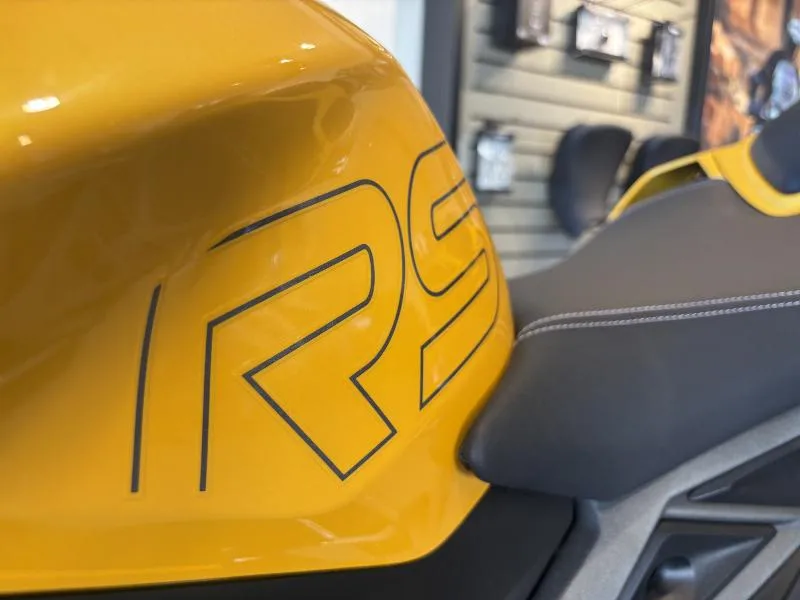STREET TRIPLE 765 RS