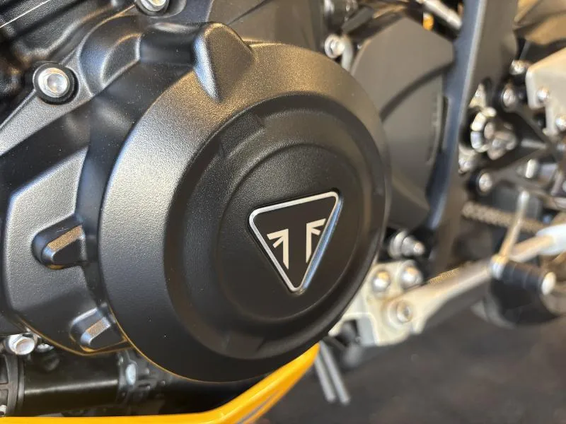 STREET TRIPLE 765 RS