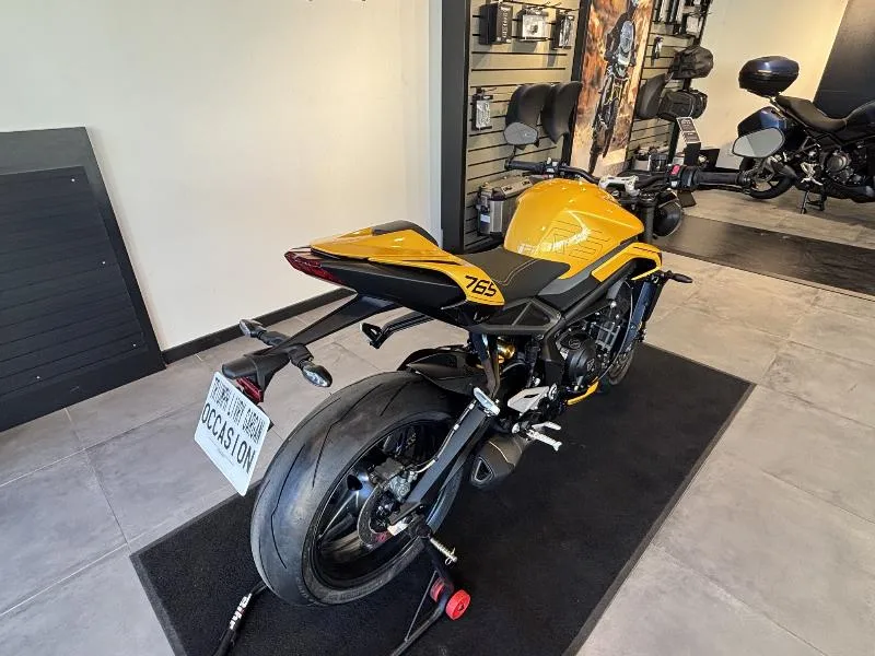 STREET TRIPLE 765 RS