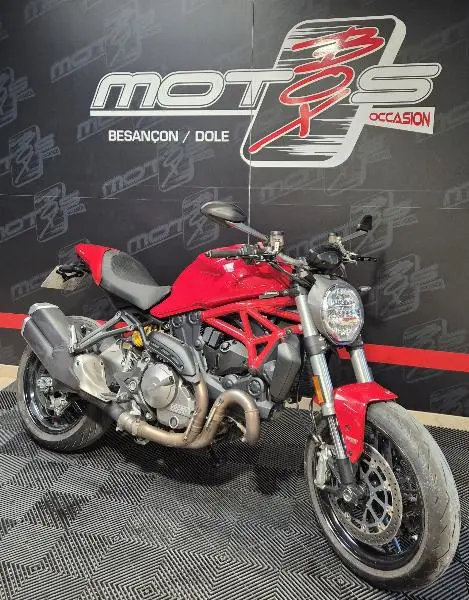MONSTER 821