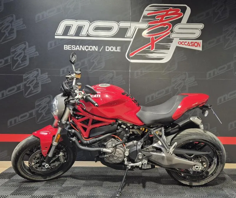MONSTER 821