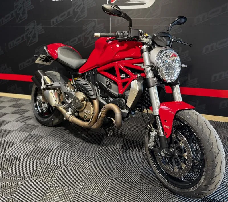 MONSTER 821