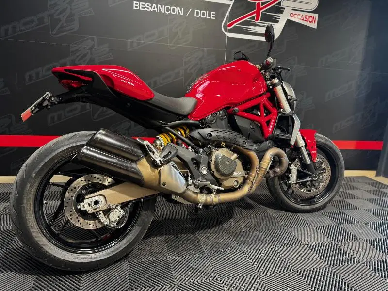 MONSTER 821