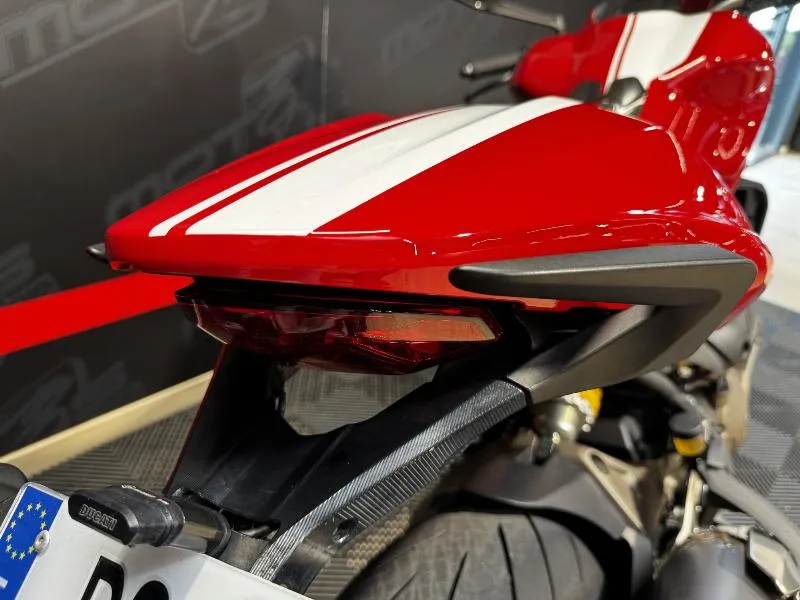 MONSTER 821