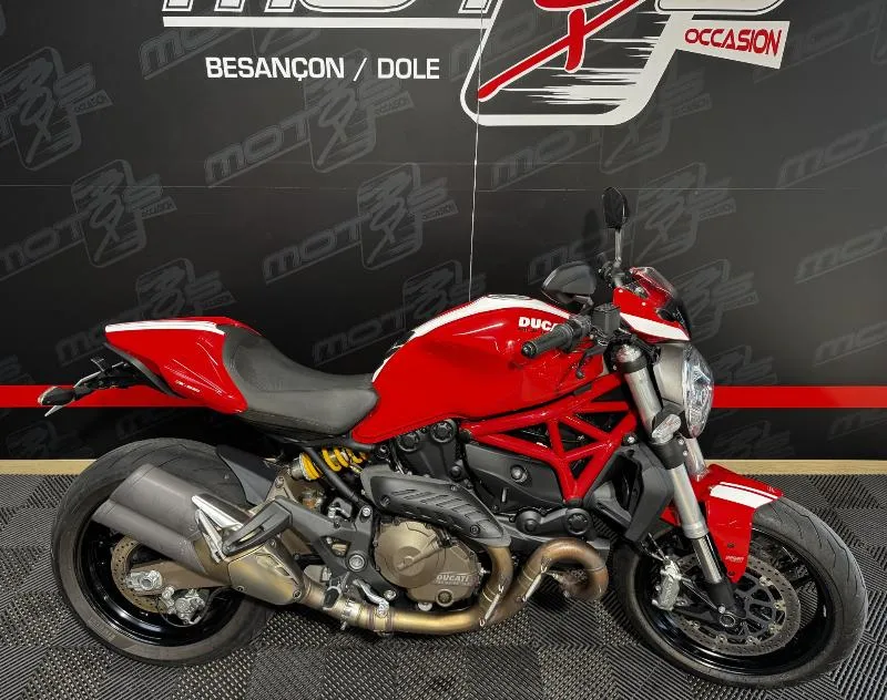 MONSTER 821